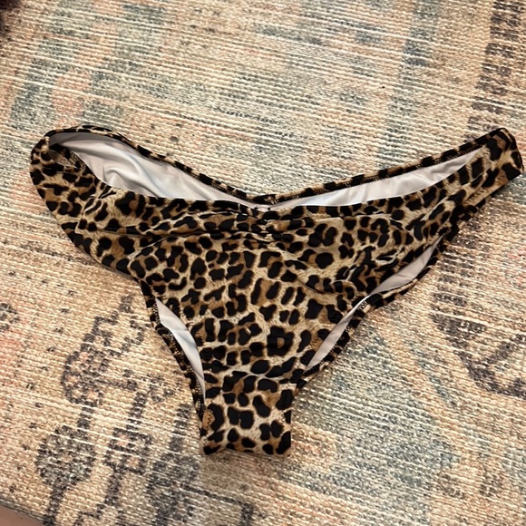 🔜 Leopard bikini bottom - Picture 1 of 4
